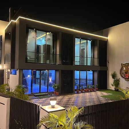 Stayhaven Starmount 4Bhk & Pool Mumbai  Buitenkant foto