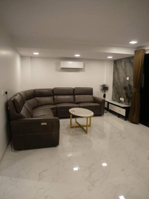 Stayhaven Starmount 4Bhk & Pool Mumbai  Buitenkant foto