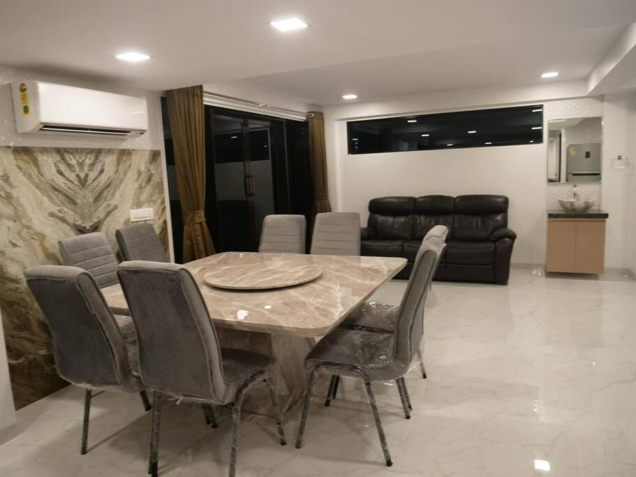 Stayhaven Starmount 4Bhk & Pool Mumbai  Buitenkant foto