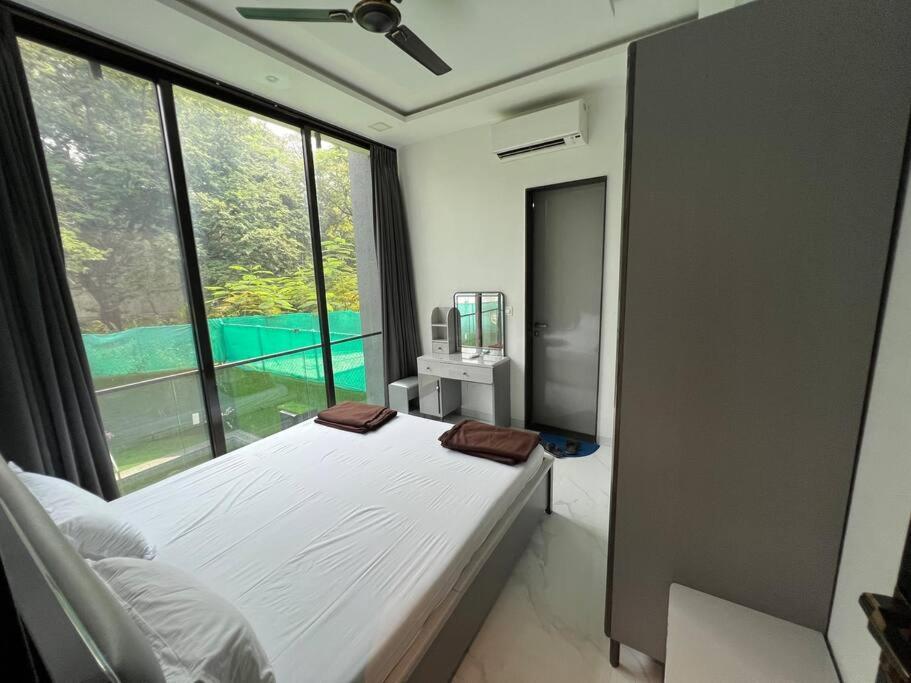 Stayhaven Starmount 4Bhk & Pool Mumbai  Buitenkant foto