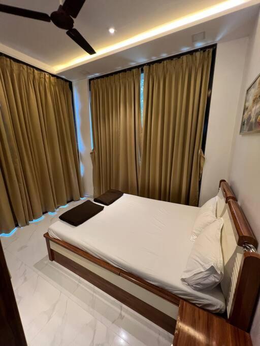 Stayhaven Starmount 4Bhk & Pool Mumbai  Buitenkant foto