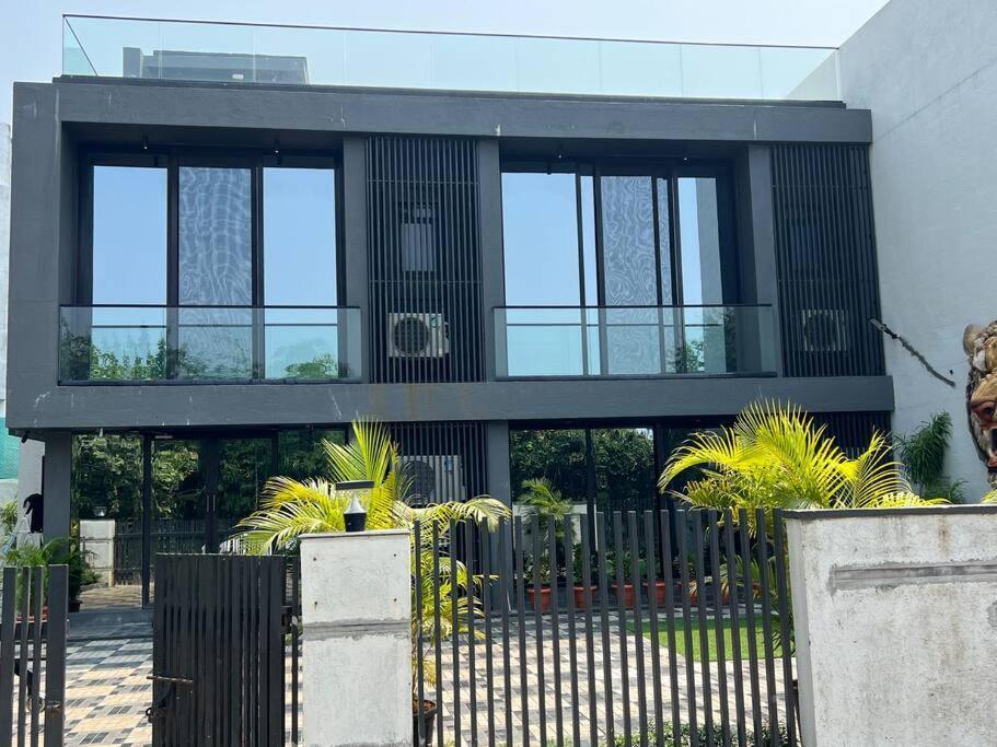 Stayhaven Starmount 4Bhk & Pool Mumbai  Buitenkant foto