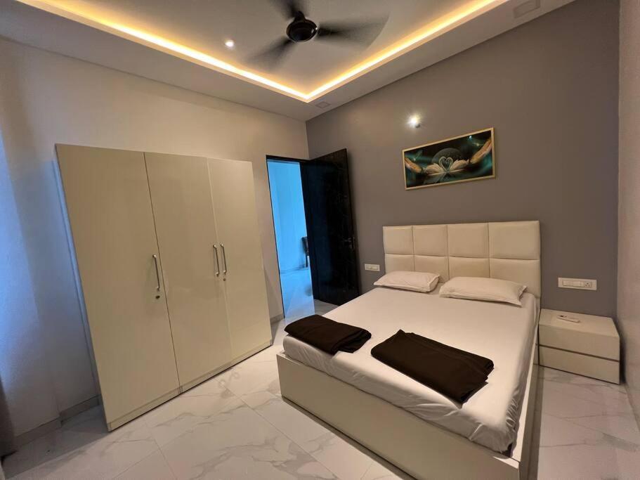 Stayhaven Starmount 4Bhk & Pool Mumbai  Buitenkant foto