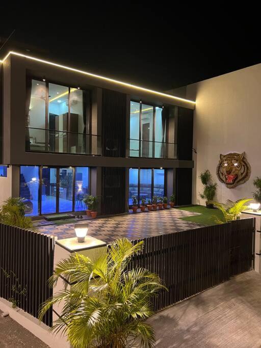Stayhaven Starmount 4Bhk & Pool Mumbai  Buitenkant foto