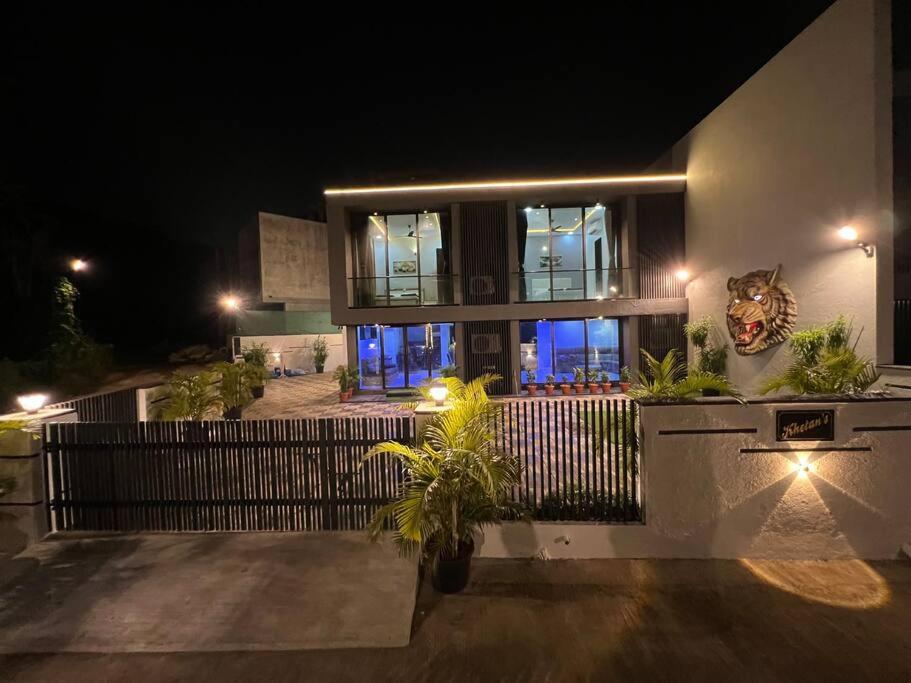Stayhaven Starmount 4Bhk & Pool Mumbai  Buitenkant foto