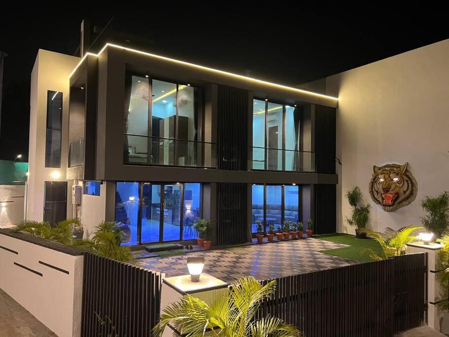 Stayhaven Starmount 4Bhk & Pool Mumbai  Buitenkant foto
